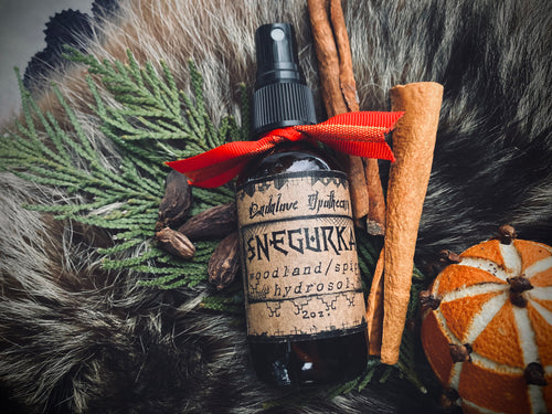 Snegurka // woodland spice hydrosol